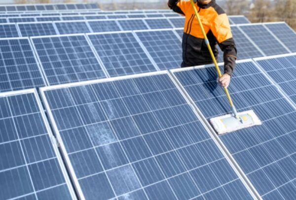Onderhoudsabonnement voor zonnepanelen: Is het de moeite waard?
