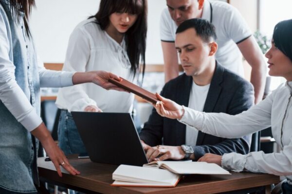 Outplacement Trajecten in Brabant: De Begeleiding van Alltalent